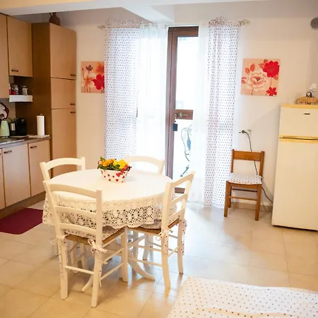 Locazione Turistica Flower House Affittacamere